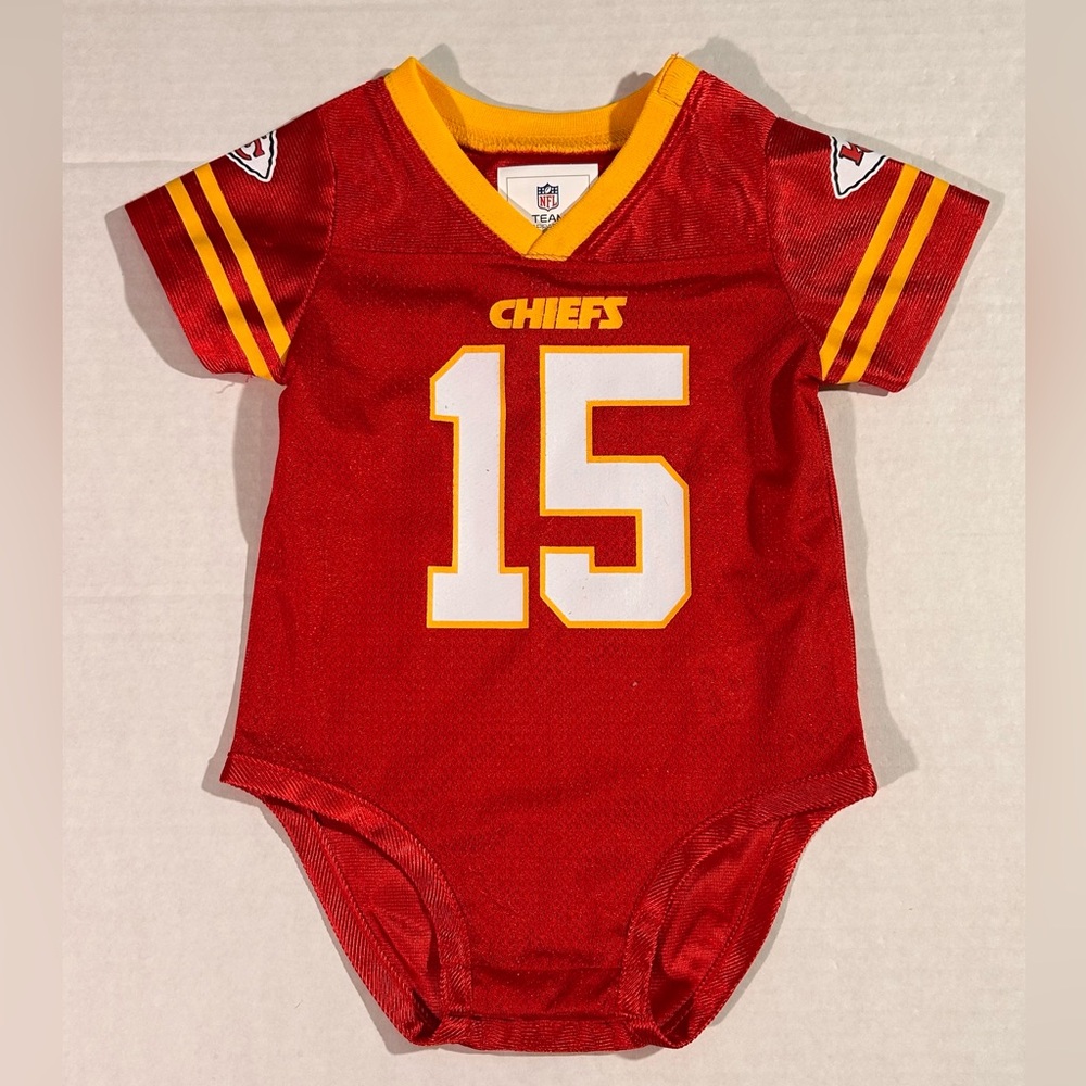 Patrick Mahomes Kansas City Chiefs Jersey Romper sz 6/9 MONTHS Red NFL Football